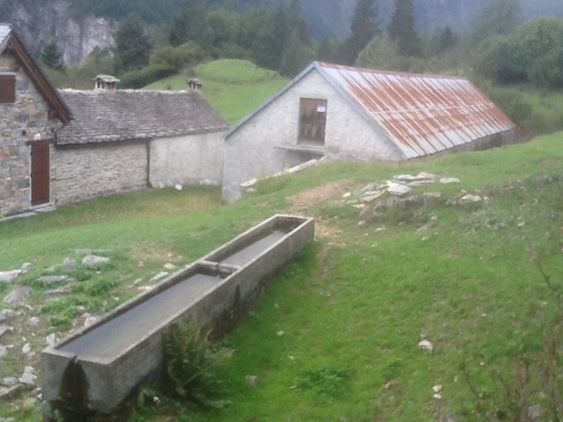 Varzo stalla con fienile con terreno a Verbano-Cusio-Ossola in Vendita