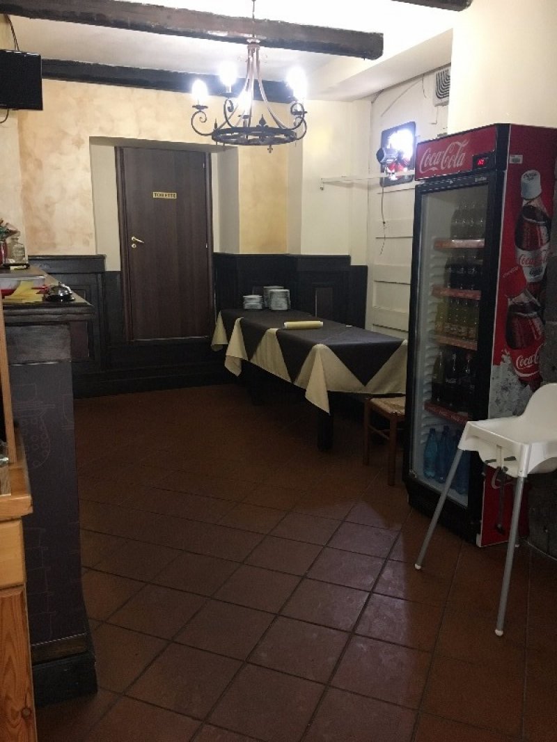 Trattoria pizzeria sita al centro di Giarre a Catania in Vendita