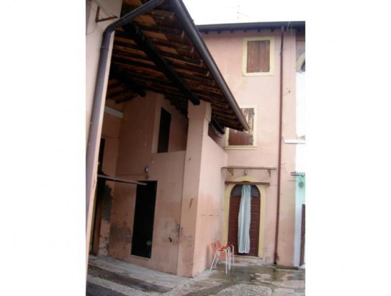 Bussolengo casa in centre storico a Verona in Vendita