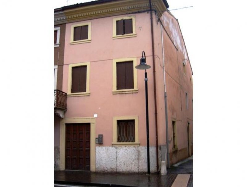 Bussolengo casa in centre storico a Verona in Vendita