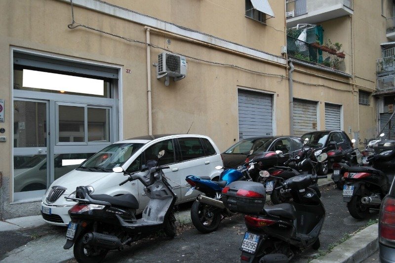 Genova magazzino e ufficio da poco ristrutturato a Genova in Vendita