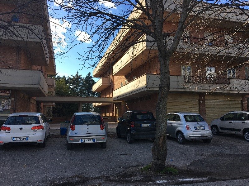 Foligno appartamento piano terra con garage a Perugia in Vendita