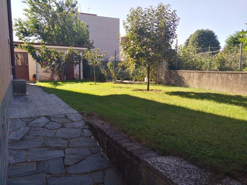 Cisliano da privato villa singola a Milano in Vendita