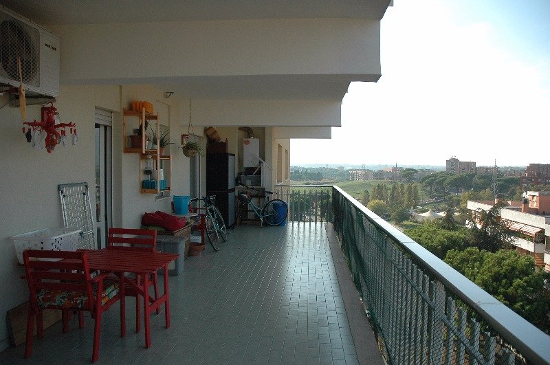 Roma spazioso appartamento con balcone a Roma in Affitto