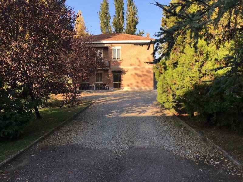 Reggio Emilia casa singola con ampio giardino a Reggio nell'Emilia in Vendita