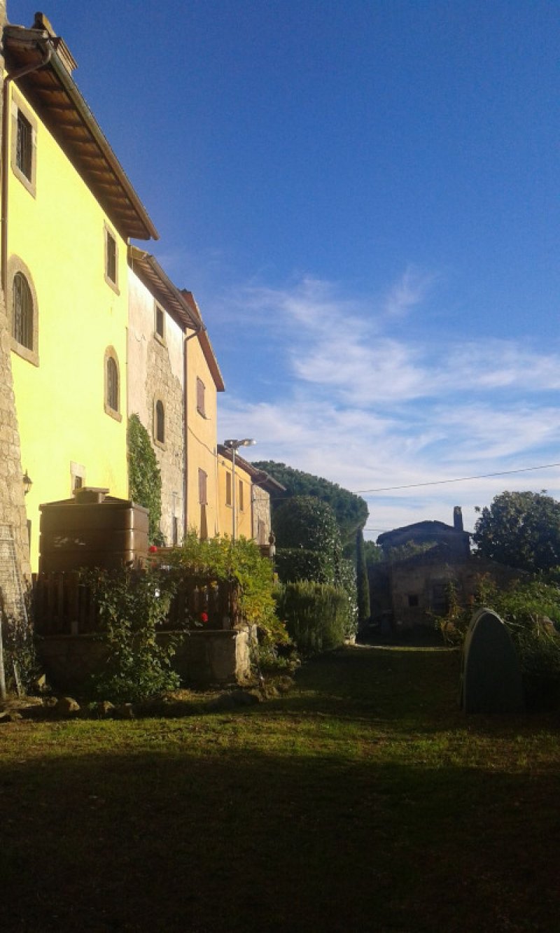 Montefiascone porzione di casale in pietra a Viterbo in Vendita