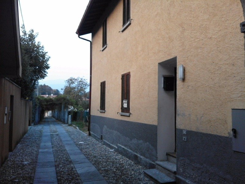 Abitazione indipendente nel centro di Laveno a Varese in Vendita