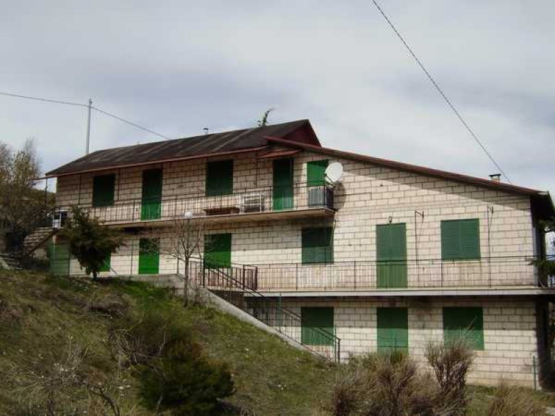 Pretoro appartamento caratteristico in villino a Chieti in Vendita