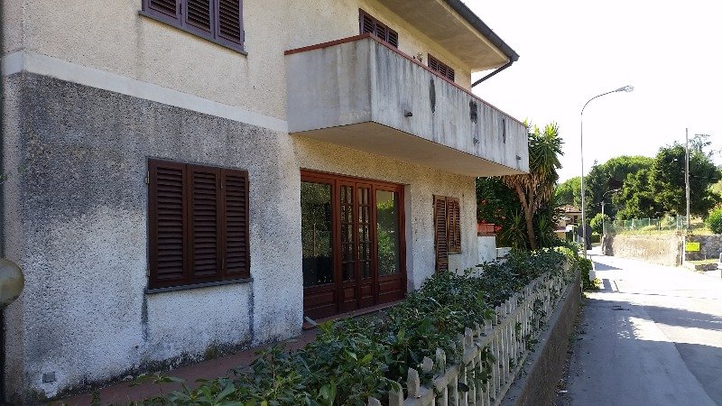 Viareggio semindipendente casa a Lucca in Vendita