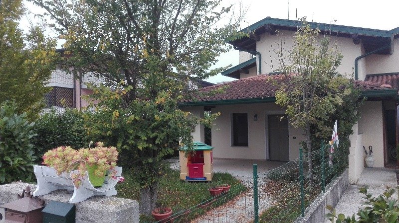 A Latisana villetta con giardino a Udine in Vendita