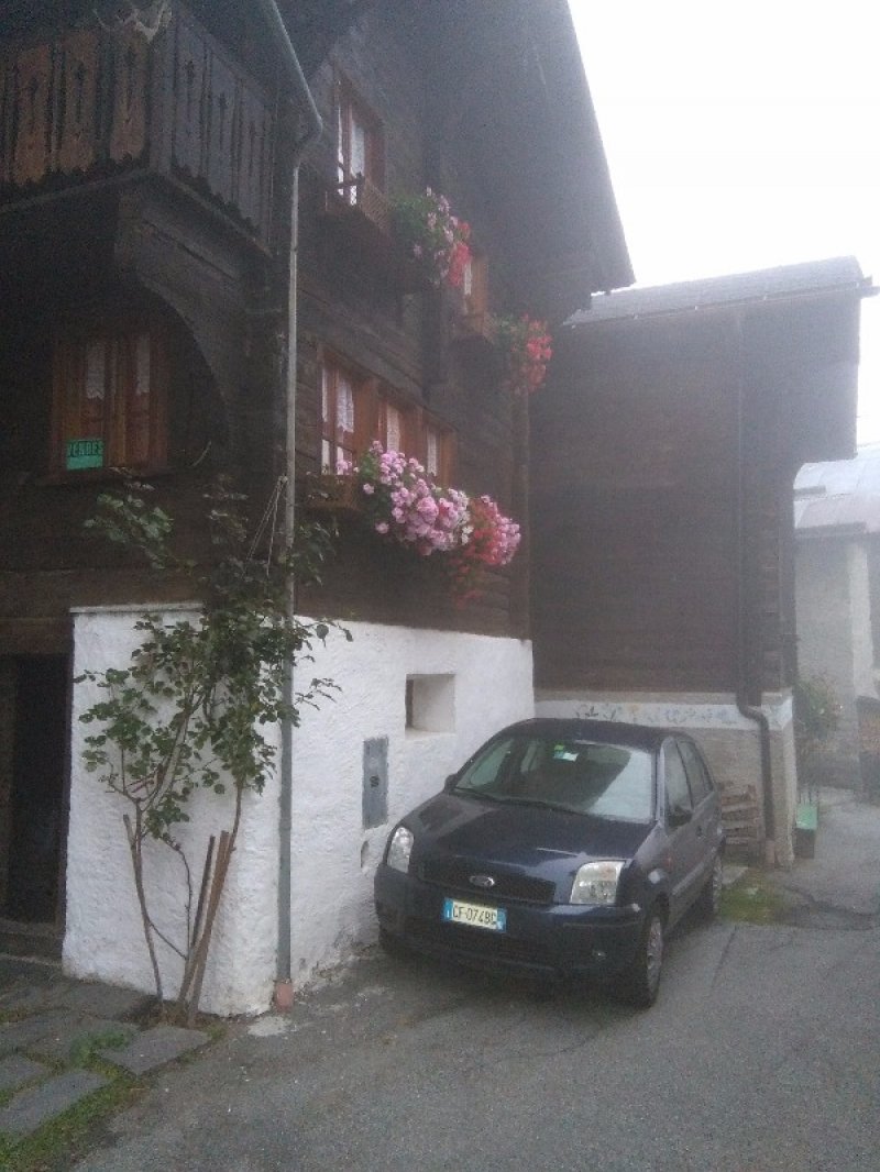 Formazza tipica casa di legno a Verbano-Cusio-Ossola in Vendita