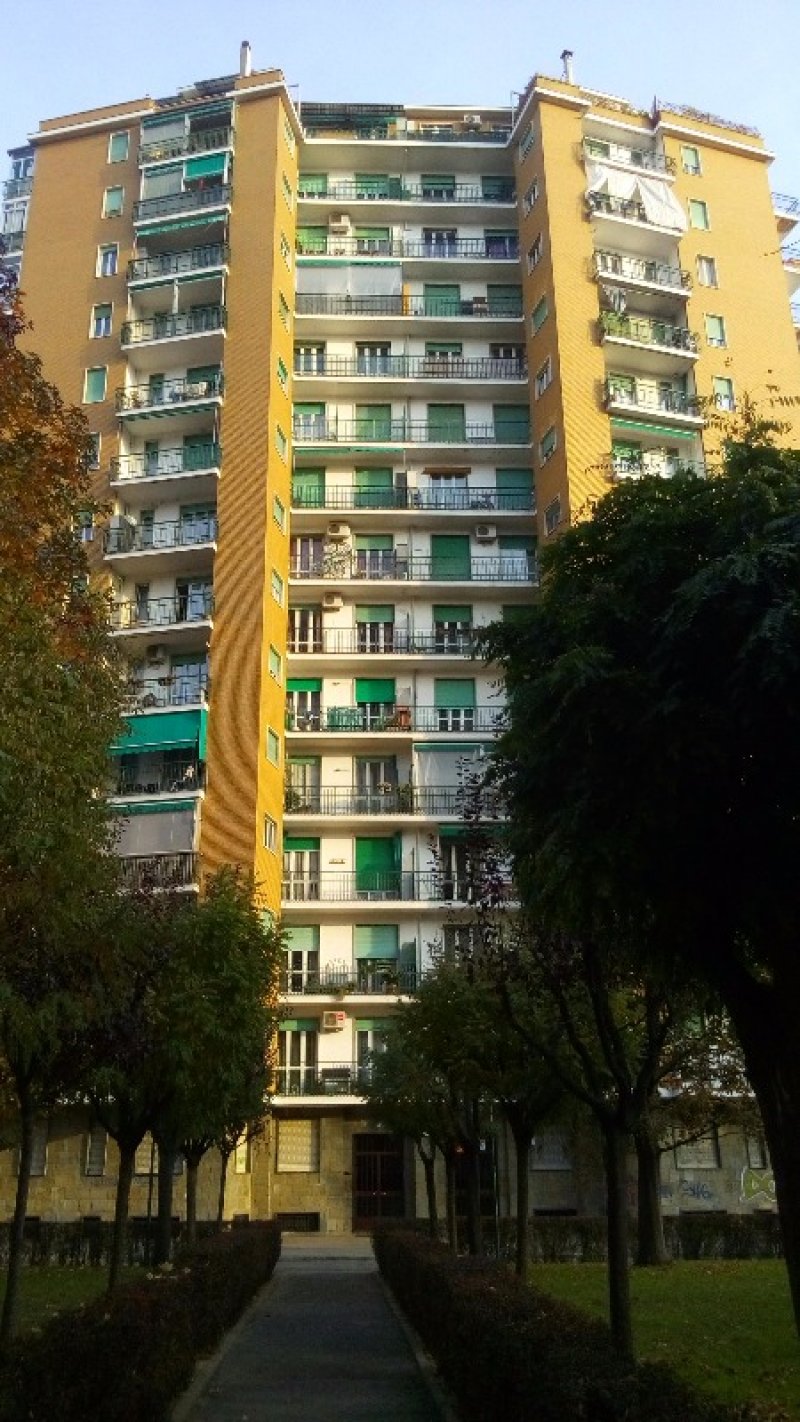 Torino appartamento in stabile con portineria a Torino in Vendita