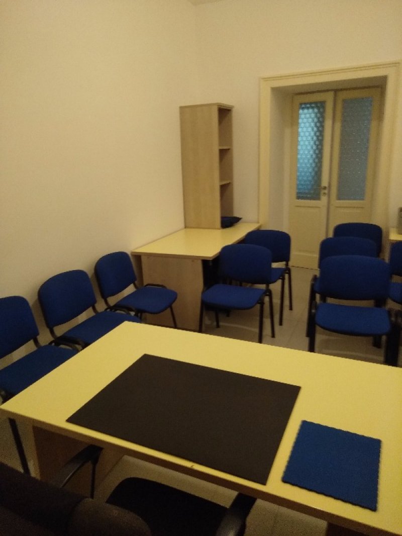 Sala riunioni e lezioni Vomero centro a Napoli in Affitto