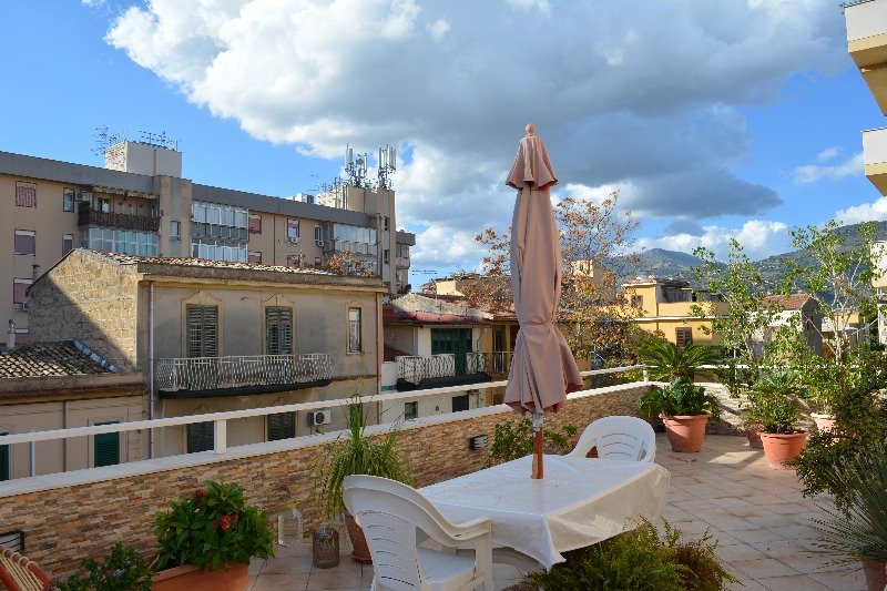 Palermo appartamento con sistema d'allarme a Palermo in Vendita