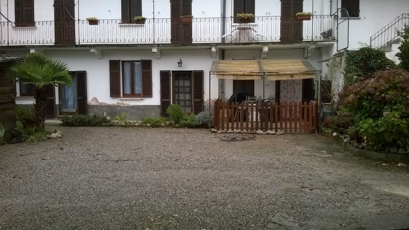 A Varallo Pombia casa a Novara in Vendita
