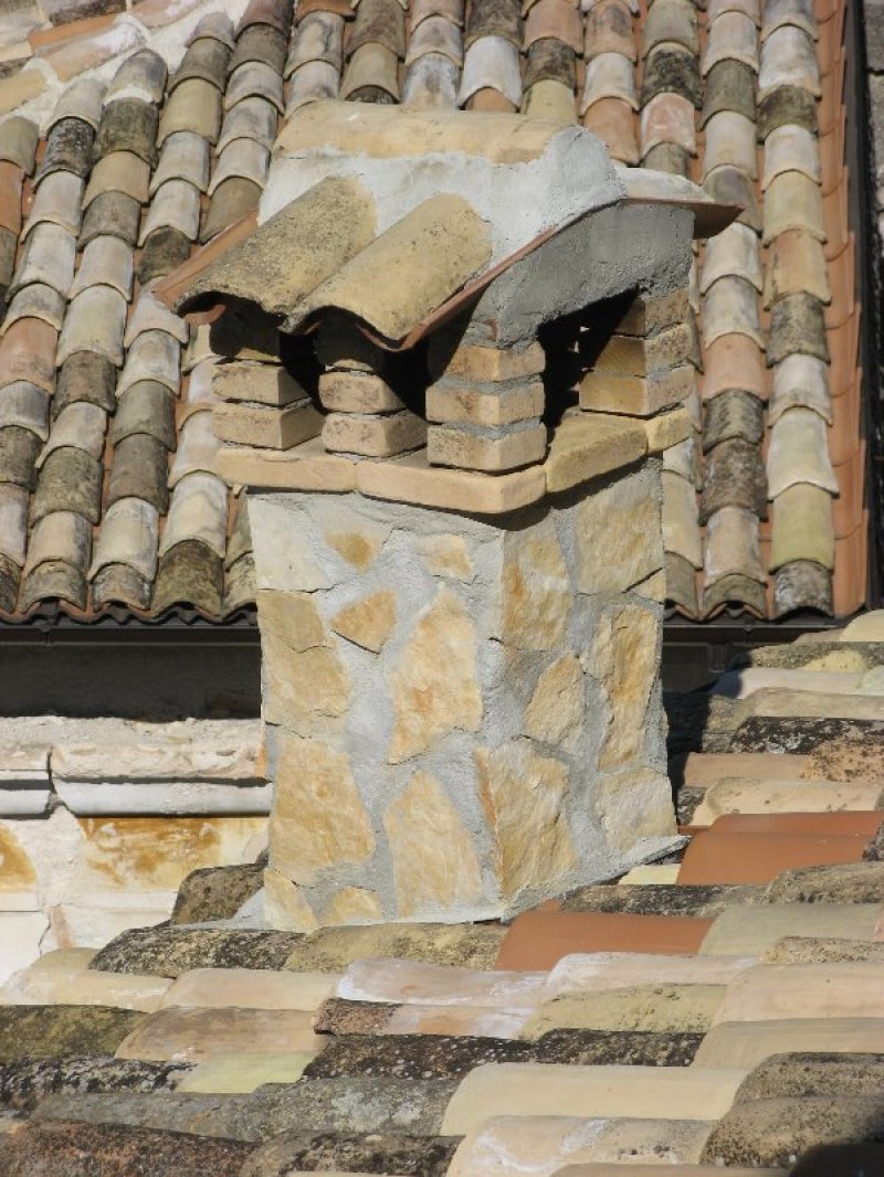 Roccacasale casa in pietra a L'Aquila in Vendita