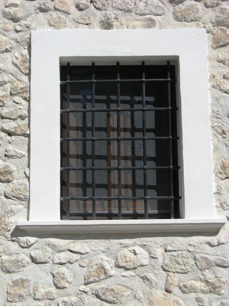 Roccacasale casa in pietra a L'Aquila in Vendita