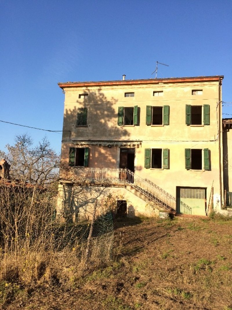 Solignano casa in campagna a Parma in Vendita