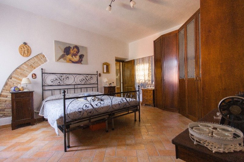 Santa Luce intera propriet di 2 appartamenti a Pisa in Vendita