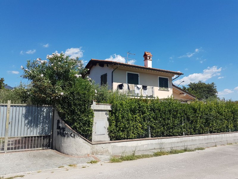 Marina di Pietrasanta villa a Lucca in Vendita