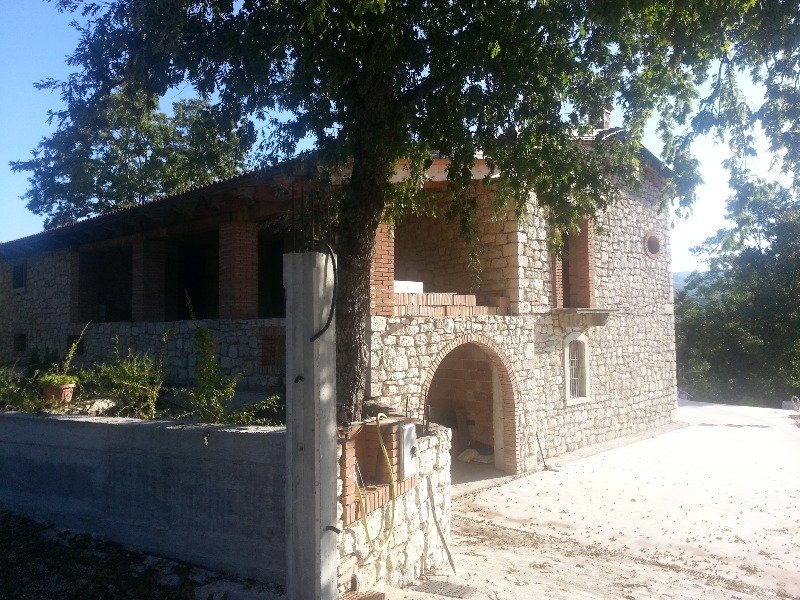 Sassinoro villa in pietra di recente costruzione a Benevento in Vendita