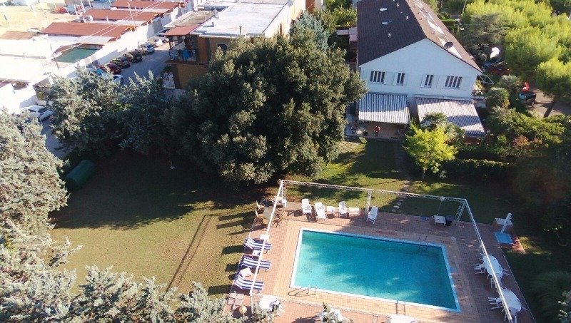 Manfredonia vila con piscina a Foggia in Vendita