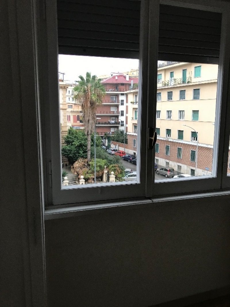 Roma luminoso appartamento con ascensore a Roma in Affitto