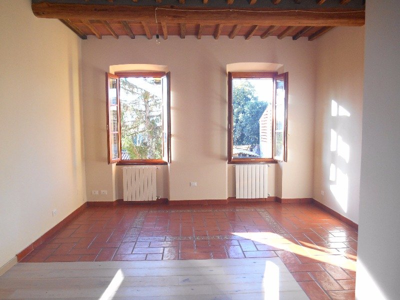 Lammari luminoso appartamento a Lucca in Vendita