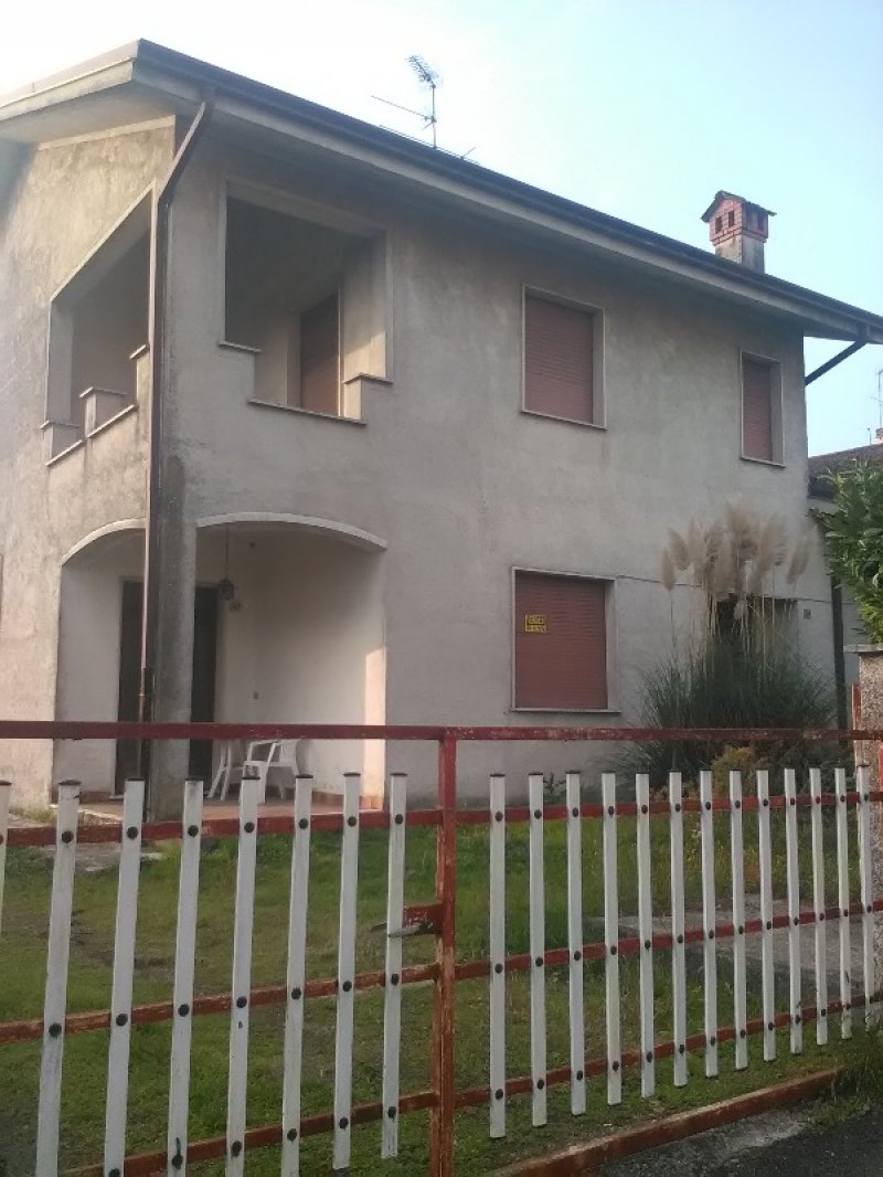 Goito casa singola indipendente a Mantova in Vendita