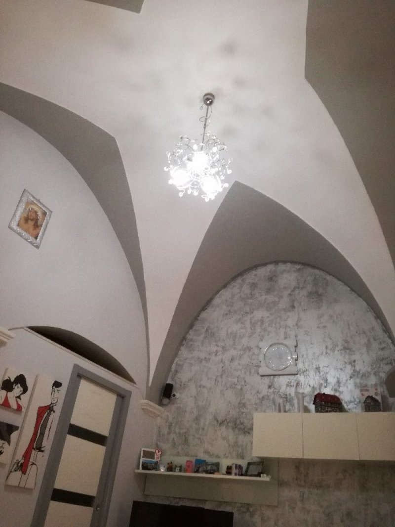 Turi casa recentemente restaurata a Bari in Vendita