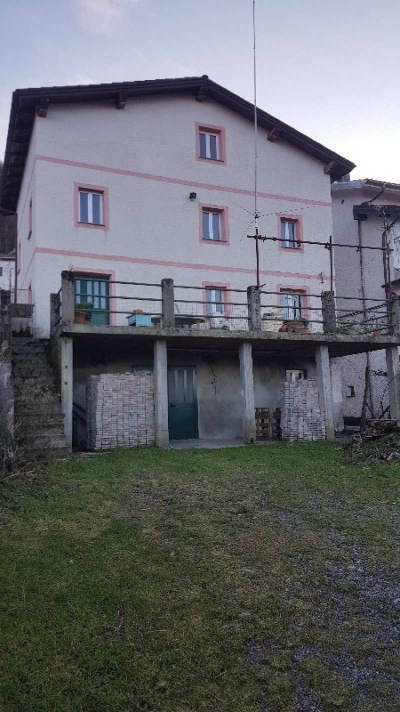 Localit Seppioni Montebruno casa a Genova in Vendita