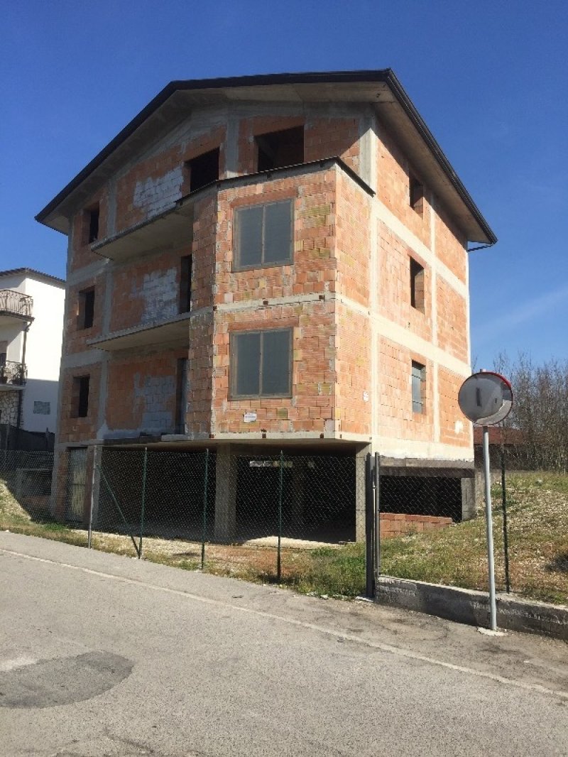 San Giorgio a Liri stabile o appartamenti a Frosinone in Vendita