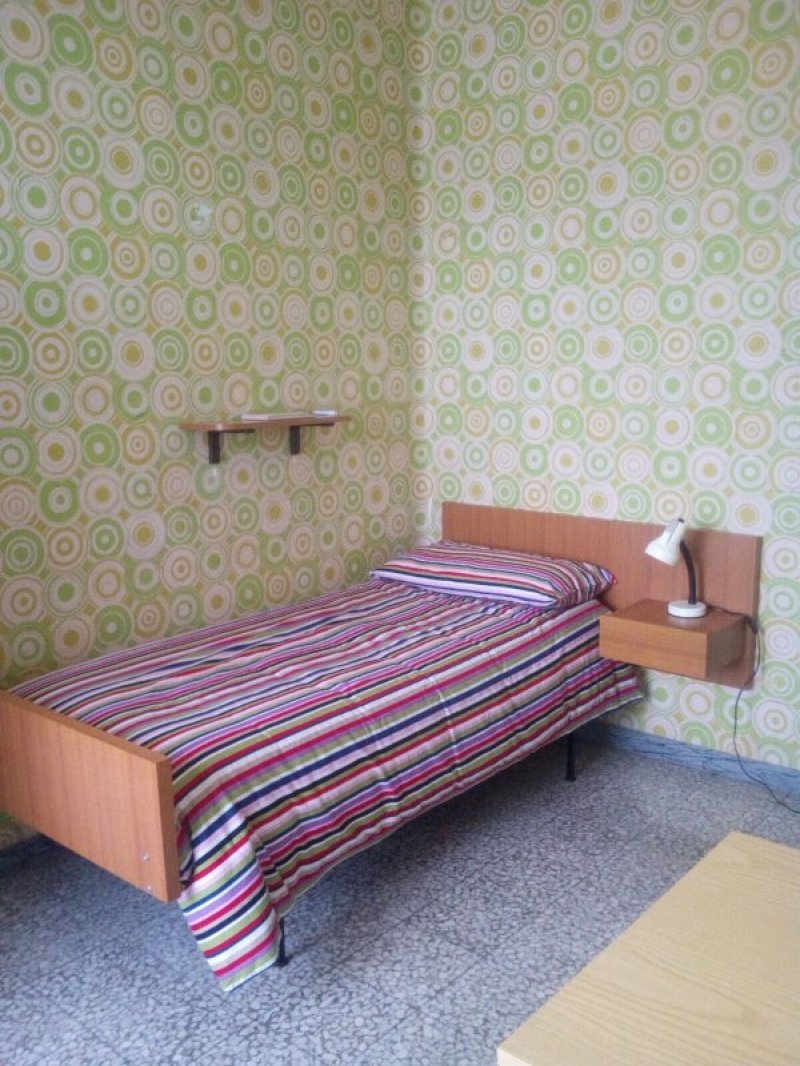 Macerata camera singola in appartamento a Macerata in Affitto