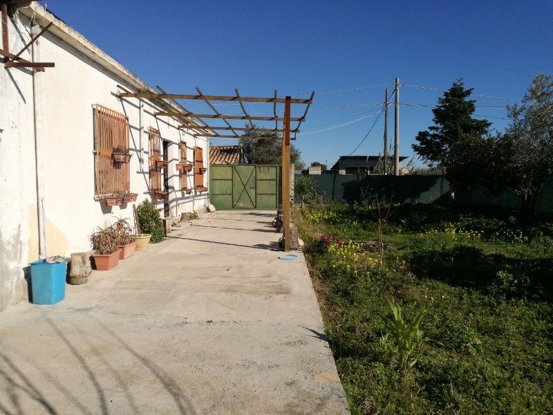 Casa nella periferia di Locri a Reggio di Calabria in Vendita
