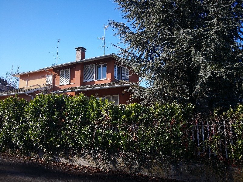 Voghera villa su tre piani a Pavia in Vendita