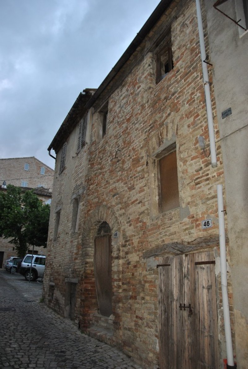 Monte San Pietrangeli casa in centro storico a Fermo in Vendita