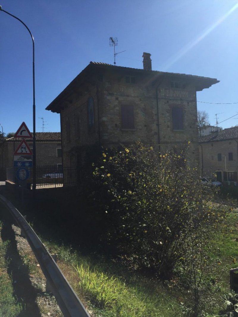 Alseno palazzina liberty a Piacenza in Vendita