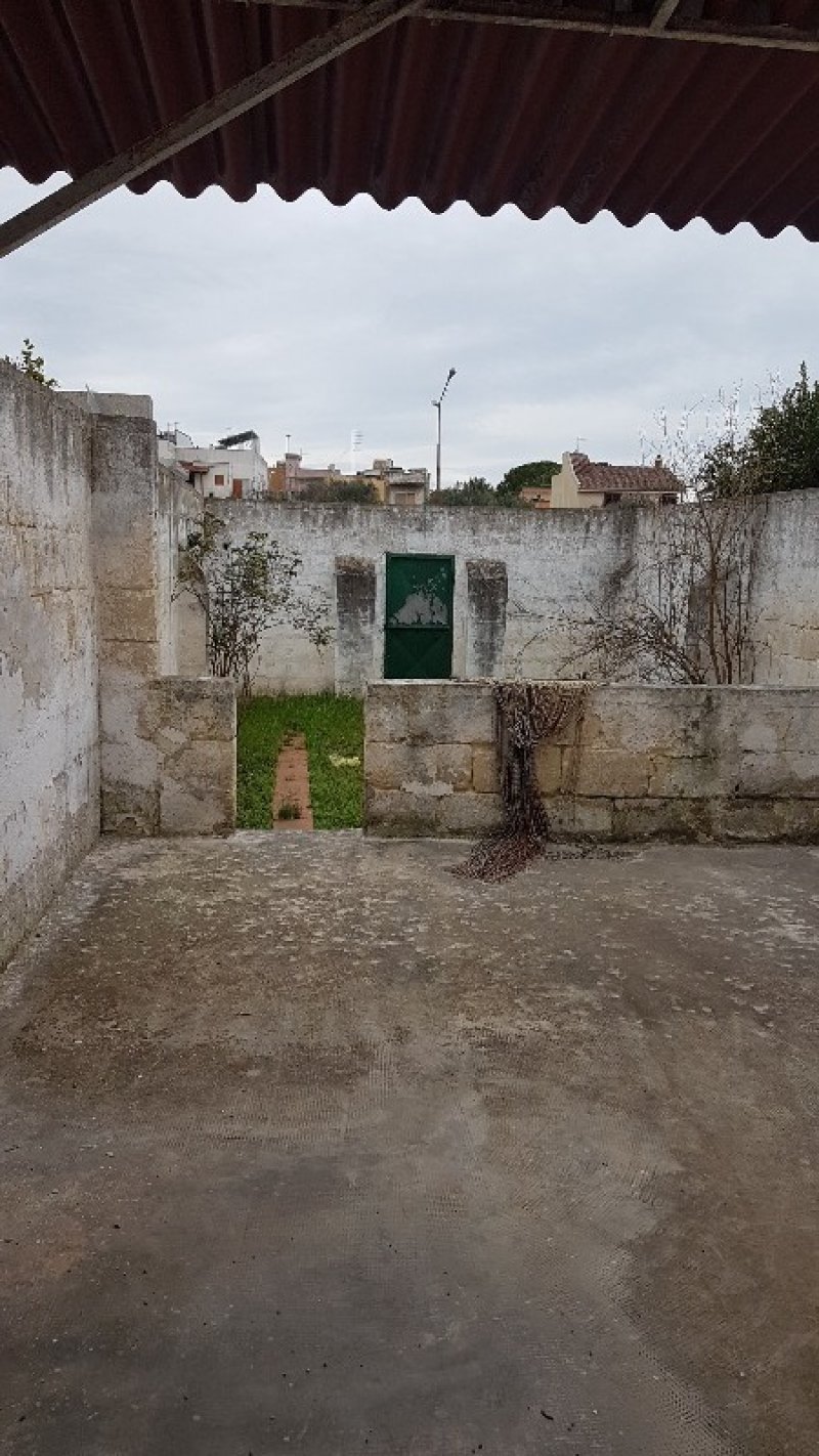 Carosino abitazione su pi livelli a Taranto in Vendita