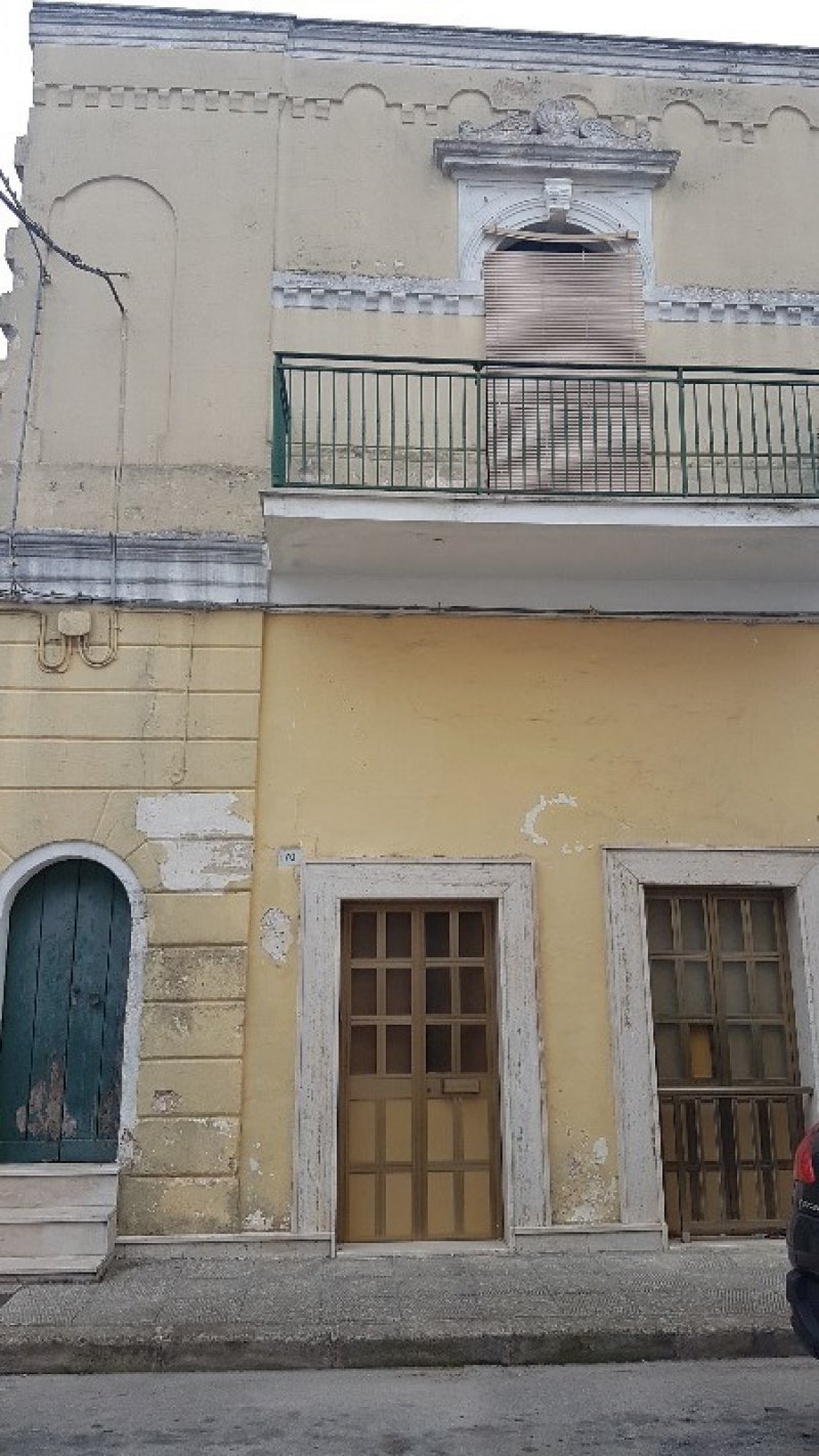 Carosino abitazione su pi livelli a Taranto in Vendita