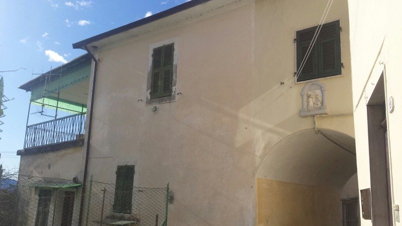 Bagnone caratteristica porzione di casa a Massa-Carrara in Vendita