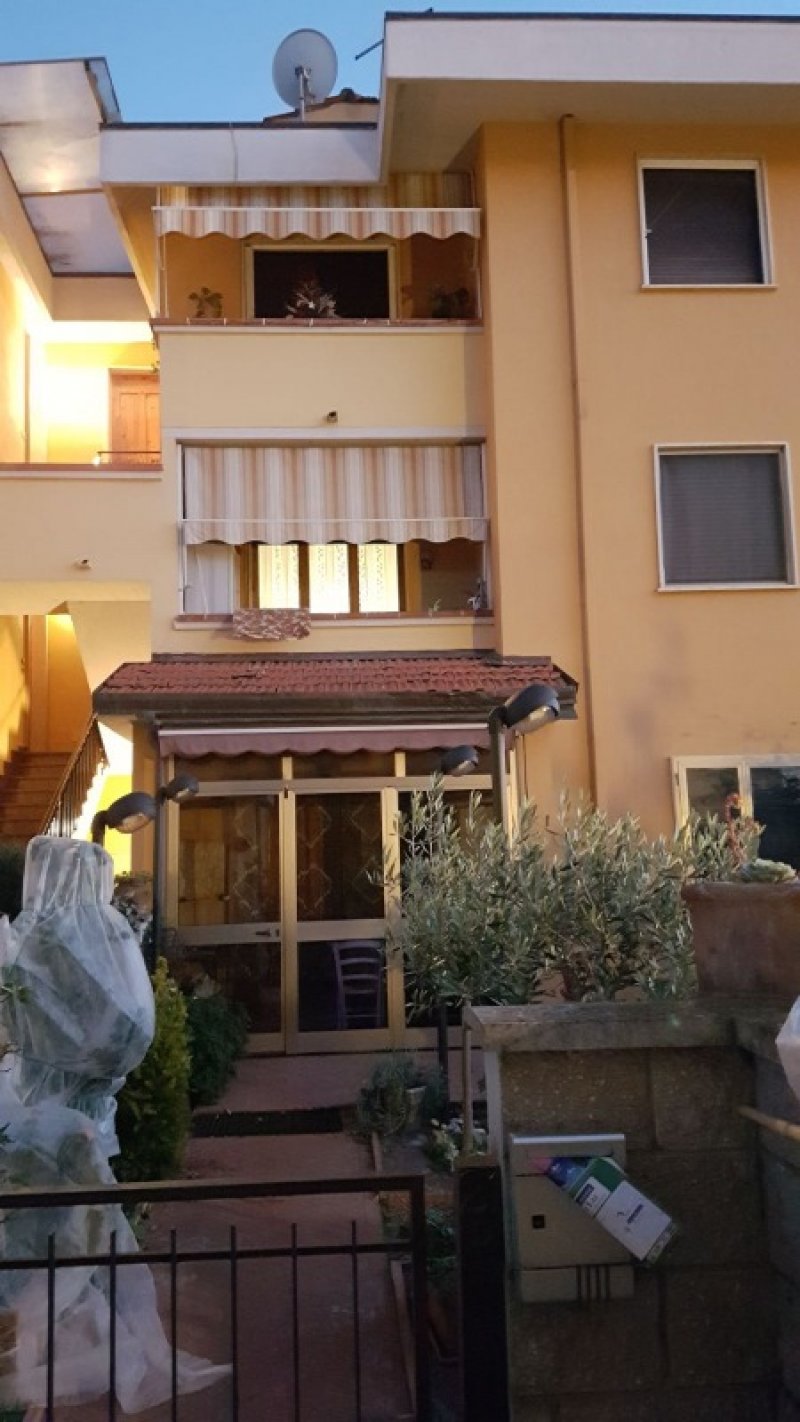 Viareggio appartamento in piccola palazzina a Lucca in Vendita