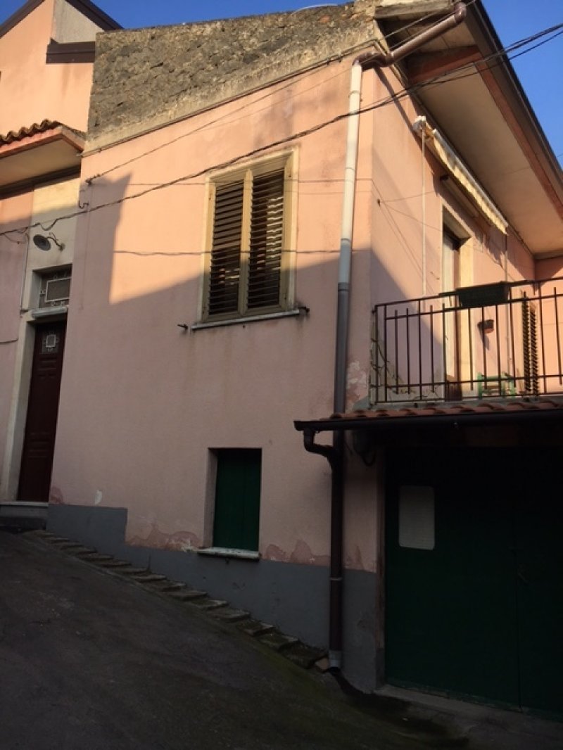 Belpasso casa autonoma su due livelli a Catania in Affitto