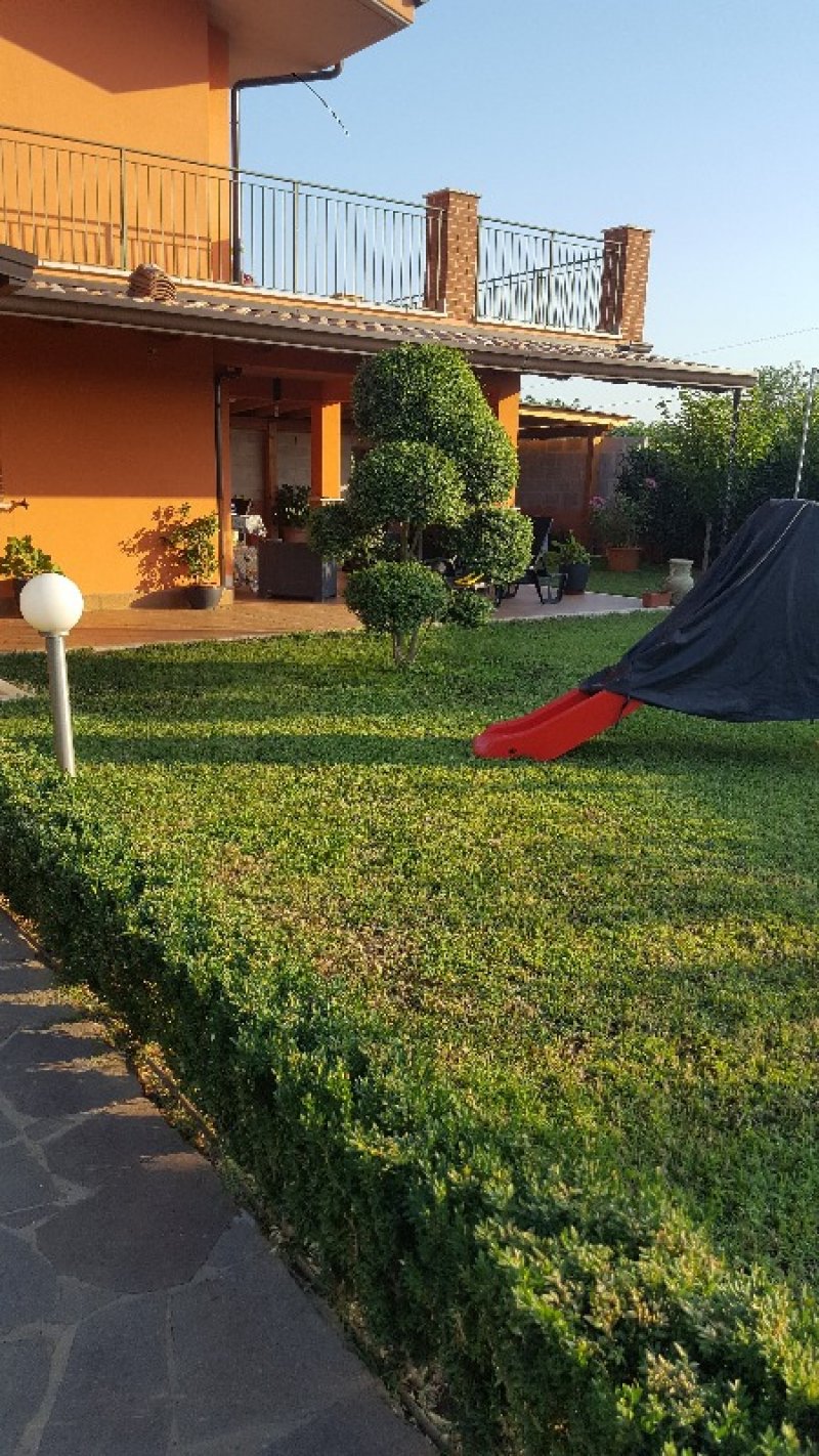 Patrica villa in residence con giardino a Frosinone in Vendita