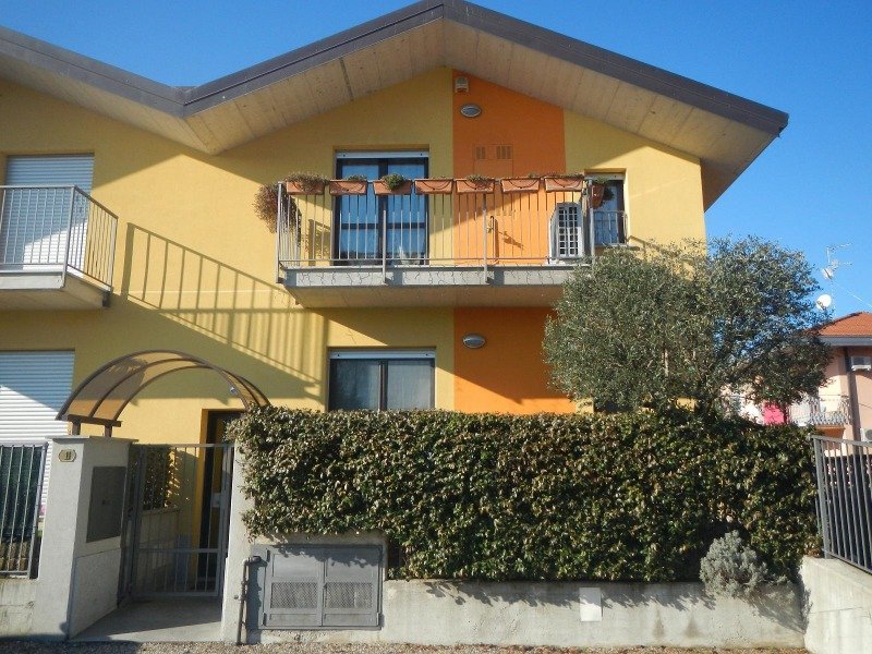 Ferno appartamento in quadrifamiliare a Varese in Vendita