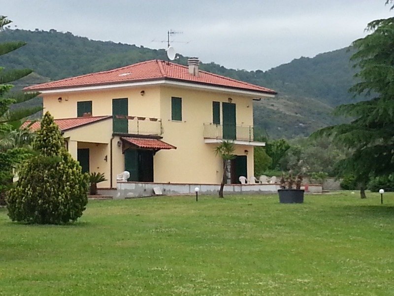 Sessa Aurunca villa immersa nel verde a Caserta in Vendita