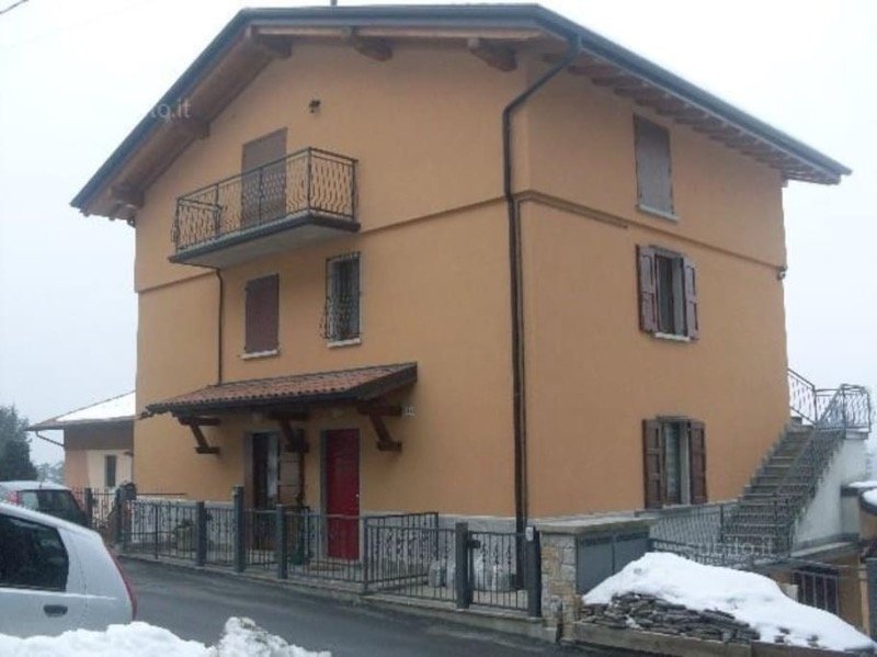 Casa in montagna in centro Selvino a Bergamo in Affitto