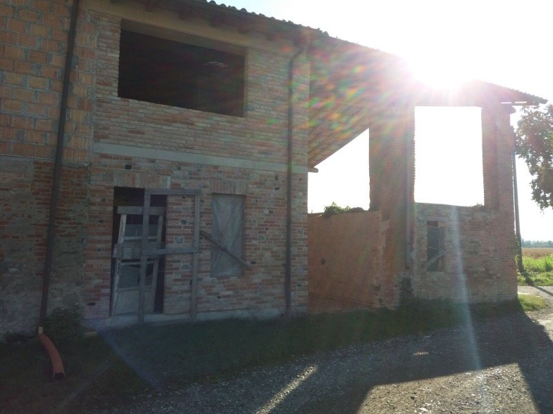 Rottofreno rustico a Piacenza in Vendita