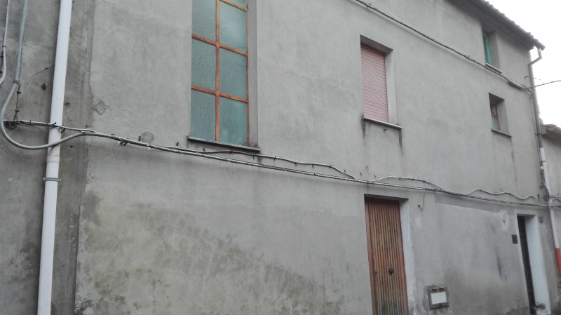 Casa da ristrutturare a Serrastretta a Catanzaro in Vendita