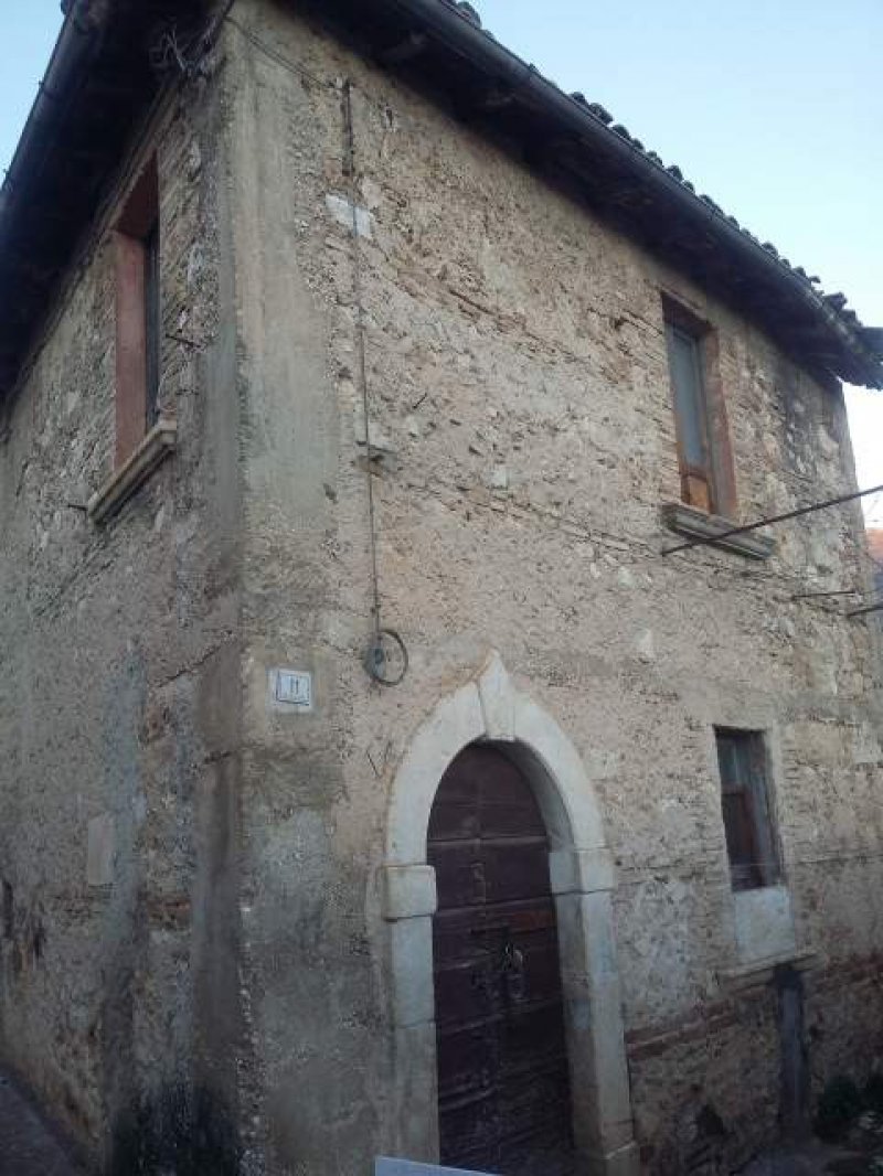 Massa d'Albe casa rurale a L'Aquila in Vendita