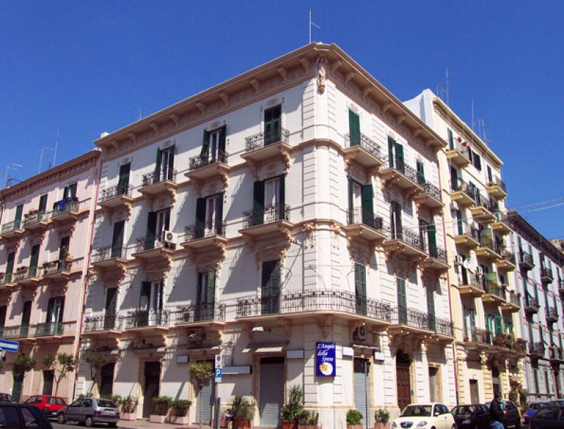Taranto appartamento in stabile d'epoca a Taranto in Affitto